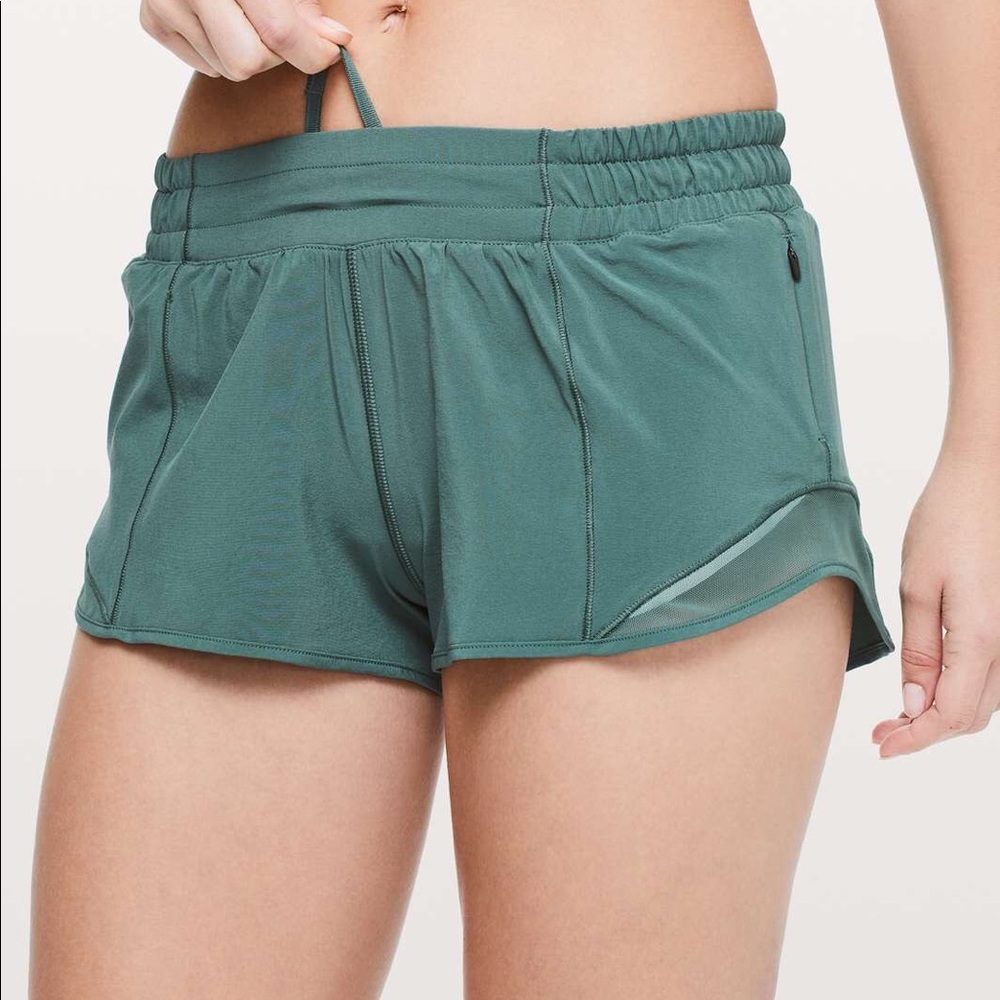 Lululemon HOTTY HOT SHORT 2.5 size 6